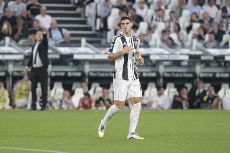 C7在线娱乐平台-记者：帕尔马提出租借阿季奇，球员希望留在尤文争取机会